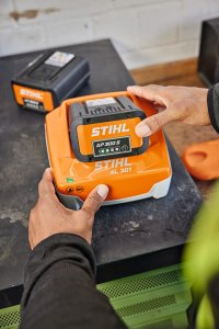 CARGADOR DE BATERÍA STIHL AL 301